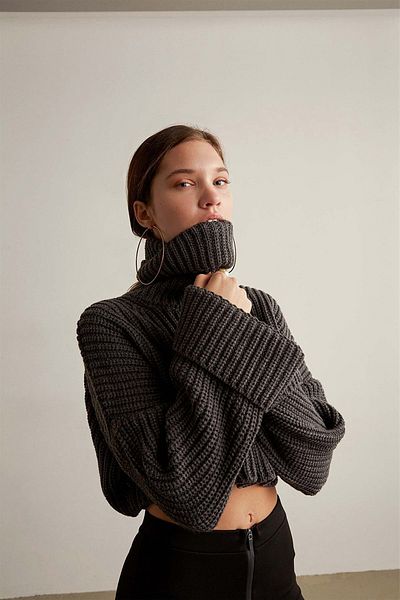 VATKALI Turtleneck crop sweater