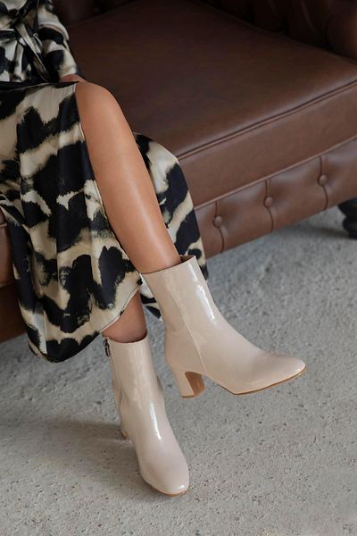 STRASWANS Arny Women's Heeled Patent Leather Boots Beige