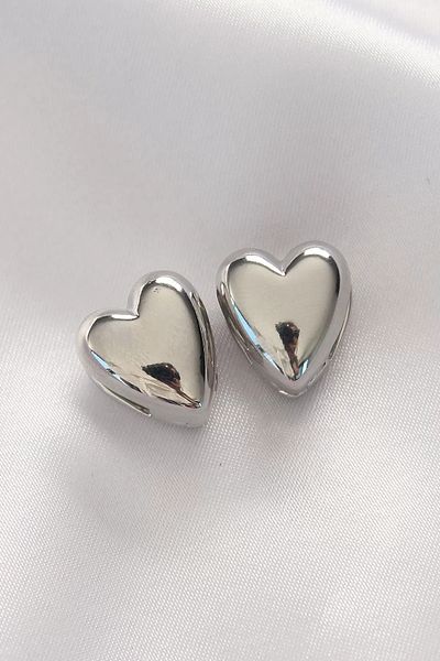 Skygo Brass Silver Color Minimal Curved Heart Earrings - Tj-Bkp8969