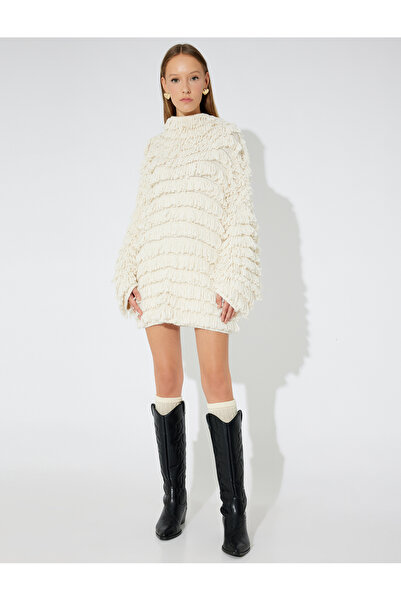 Koton X Zeynep Bastık - Uzun Kollu Hafif Dik Yaka Oversize Püsküllü Kazak Elbise