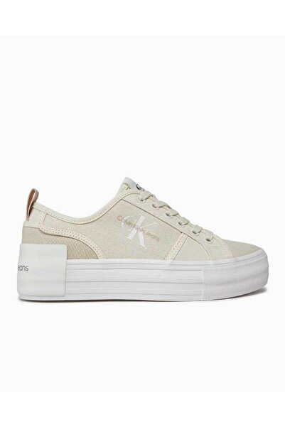 Calvin Klein حذاء رياضي جريء منخفض الرقبة