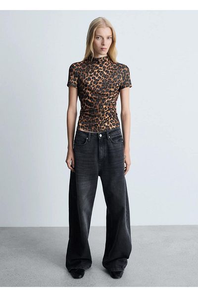 MANGO Woman Shromážděte podrobné tričko s leopardím vzorem