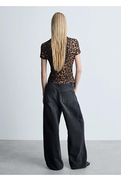 MANGO Woman Shromážděte podrobné tričko s leopardím vzorem