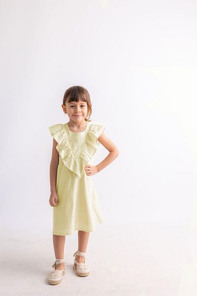 Oliven The Kid Rochie din dantelă galbenă - cu detaliu de fustă și spate