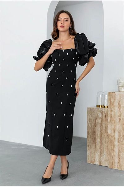 Afiş Butik Rochie de seară lungă cu mâneci cu balon brodate cu perle negre