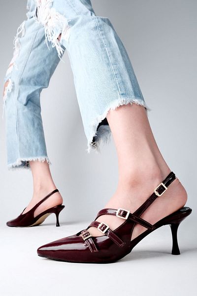 Prego Pantofi de damă cu toc cu detaliu cu 3 catarame Burgundy Pine Cone