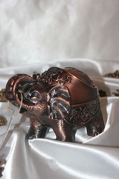 RaHan ashtray metal ashtray with Elephant Figure