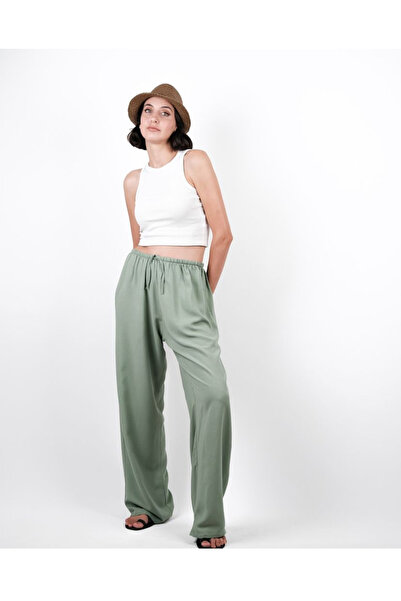 feminen Pantaloni de in verde apă Scuti