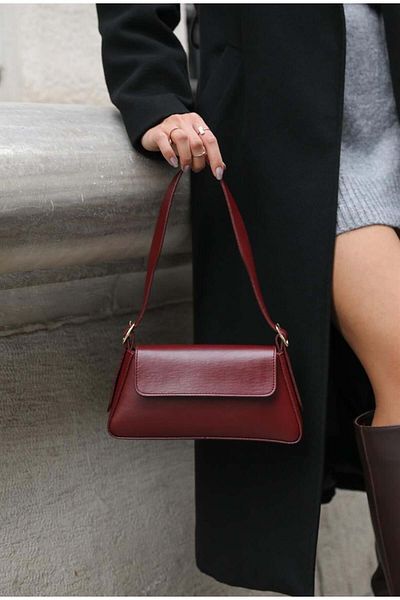 Madamra Claret Red Damen-Schultertasche mit schlichtem Design und Überzug