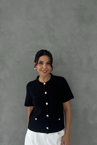 Seda Yalçın Atelier سترة تريكو سوداء بجيب أمامي وأزرار ذهبية