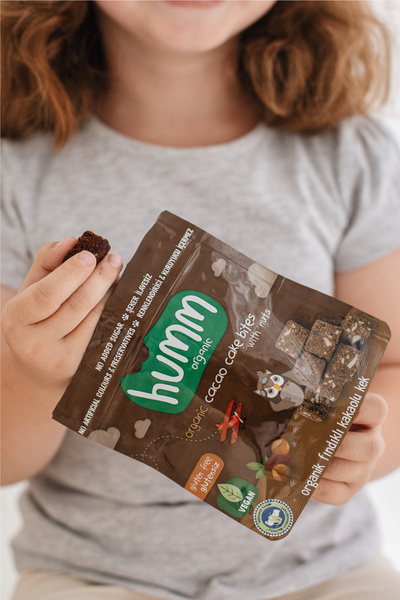 Humm Organic Organik Glutensiz Vegan Kakaolu ve Fındıklı Kek Atıştırmalık Paketi - 6 adet