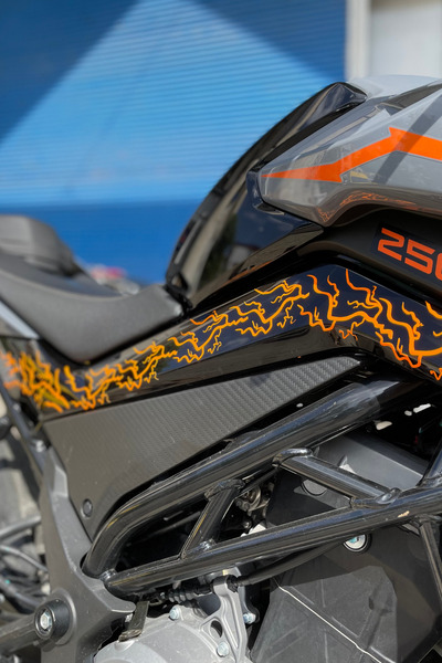 Banxtre ملصق برق البرق البرتقالي النيون لخوذة المحرك (10 قطع) متوافق مع جميع ...