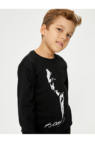Koton Atatürk-bedrucktes Sweatshirt mit langen Ärmeln und Rundhalsausschnitt ...