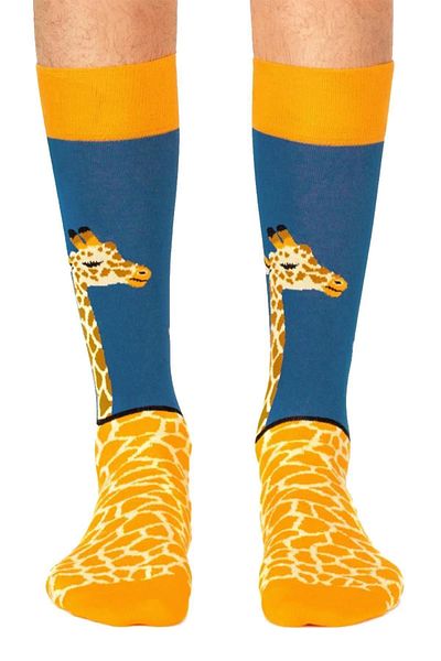 CARNAVAL SOCKS Цветни дълги къси чорапи с шарка на жираф