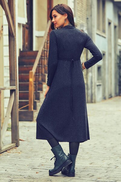 Los banditos Lace-Up V-Neck Winter Black Dress with Front Robe