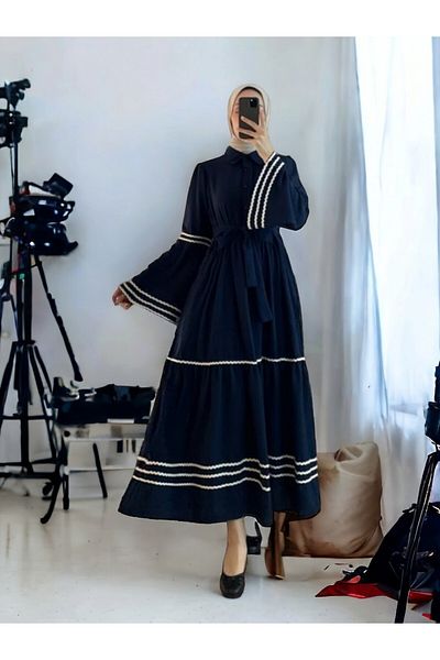 Modamorfo Gesticktes, fragmentiertes Kleid mit Ärmeln und Saum – dunkel