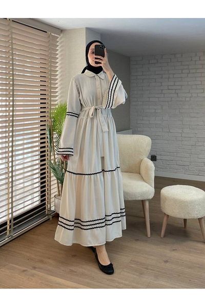 Modamorfo Steinfarbenes, mit Streifen besticktes, fragmentiertes Kleid