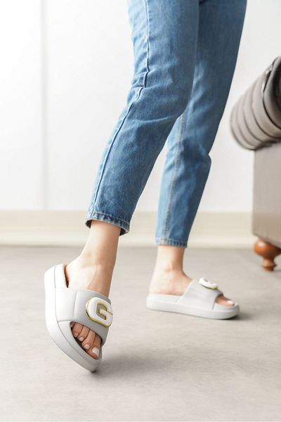GOFFSHOES Γκρι γυναικείες παντόφλες με αγκράφα Kibola