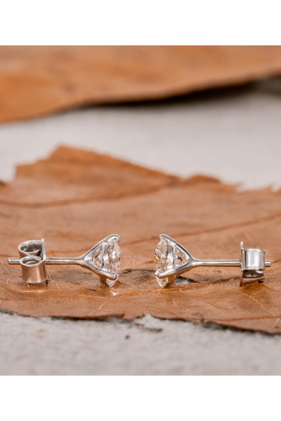 Crystal Diamond Zirconia Işıklı kutuda 0.75 karat tektaş küpe