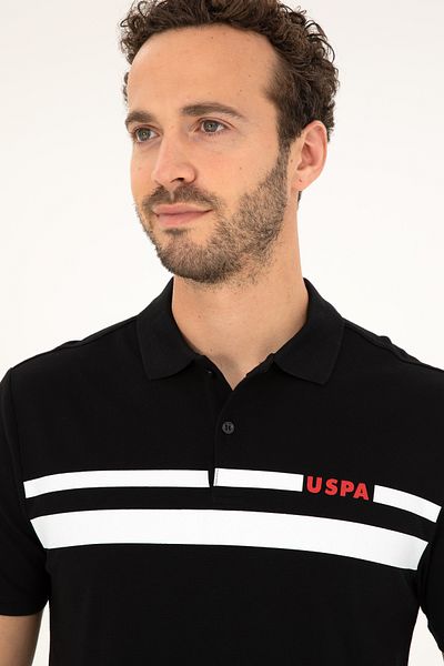 U.S. Polo Assn. Ανδρικό μαύρο μπλουζάκι - 50287102 -VR046 Μοντέλο