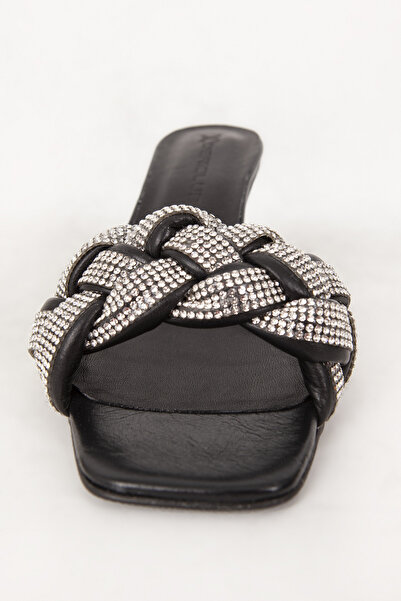 Dericlub Παντόφλες Zy 7583 με κοντό τακούνι με πλεκτό λουράκι από μαύρη πέτρα