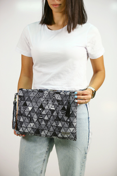 Tasarım Siyah Üçgen Desenli Clutch Çanta