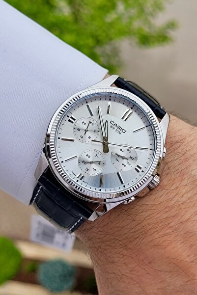 Casio Men's Wristwatch with Metalic Cord Black Color