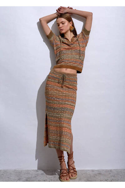 Knitss Πλεκτή φούστα σε κανθάρινο χρώμα με λεπτομέρεια σχισμής