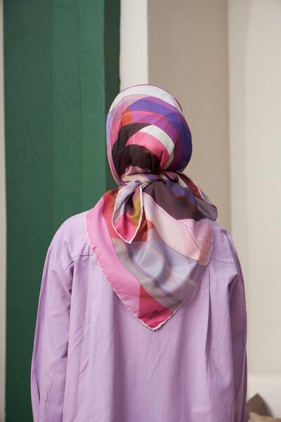 İpekhan Геометричний рожевий шарф з віскози