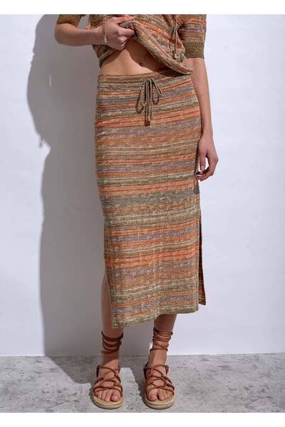 Knitss Πλεκτή φούστα σε κανθάρινο χρώμα με λεπτομέρεια σχισμής