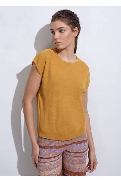 Knitss Linen Sleeveless Yellow Knitwear Top