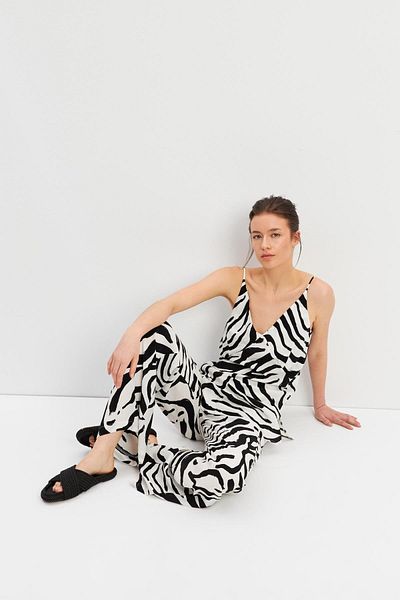 Setre Black-Ecru Zebra Patterned V-Neck Blouse Loose Cut Trousers Suit