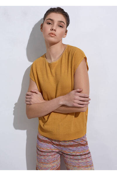 Knitss Linen Sleeveless Yellow Knitwear Top