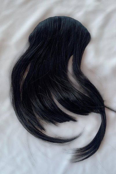TAKIŞTIR Frizerie artificială cu margini lungi de culoare neagră (Zeynep)