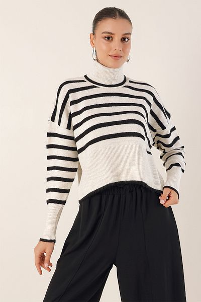 Bigdart 15822 Oversize Turtleneck Crop Sweater - Ecru