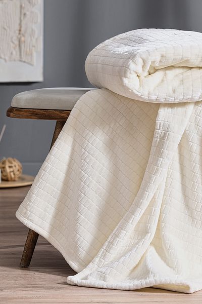 Puffy Trinity Wellsoft Tv Blanket - Champagne