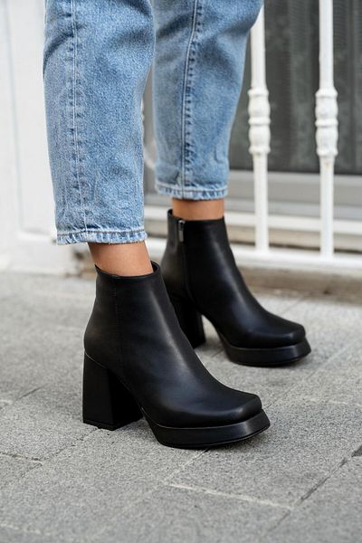 sovrana Blunt Toe Platform Heeled Boots Black