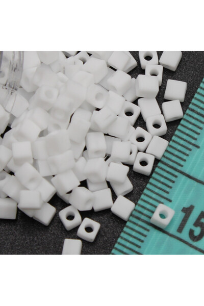 Miyuki Kvadratna perla 3 mm Br: 31