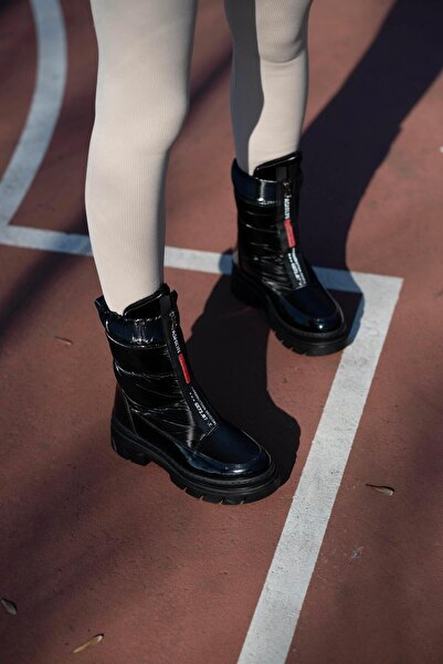 sovrana Snow Boots Black Patent Leather