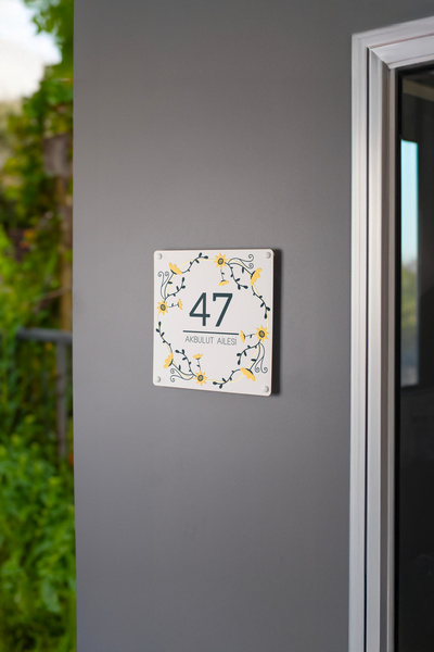 Morimora Sarı Çiçek Motifli Kişiye Özel Kapı Numarası ve Kapı isimliği