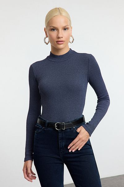 Trendyol Collection Rugalmas bordázott indigó kötött blúz - állógallér, hosszú ujjú, testhezálló TWOAW21BZ0423