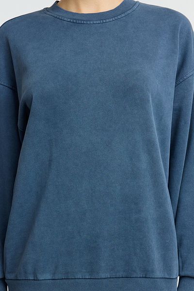 Trendyol Collection Indigo seprané oversize/pohodlný střih Basic Crew Neck Pletená mikina Twoaw24Sw00102