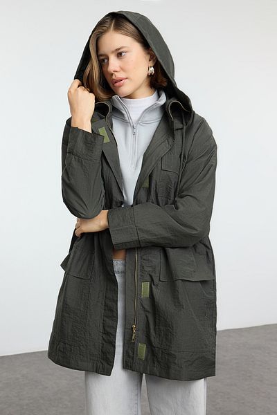 Trendyol Collection Regenmantel- und Windjacke-Set – TWOAW25YR00006