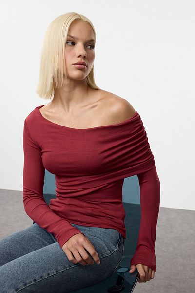 Trendyol Collection Bluză tricotată elastică bordeaux - decolteu asimetric, strâns pe corp TWOAW25BZ00262