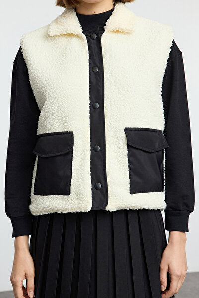 Trendyol Collection Ecru Regular Fit Plush Vest with Double Sided Pockets Twoaw25Ye00036