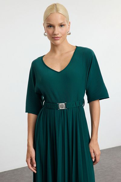 Trendyol Collection Ευέλικτο Σμαραγδένιο Πράσινο Μάξι Φόρεμα - Ζώνη για σκέιτερ, μανίκι τριών τετάρτων Twoaw25el00465