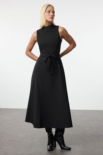 Trendyol Collection Černé midi šaty s límečkem - pásek, rozepínání v pase Twoaw25el00136