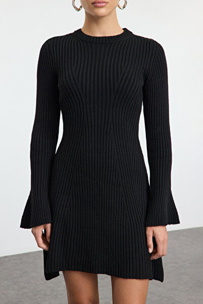 Trendyol Collection Černé mini úpletové šaty A-Line TWOAW25EL00030