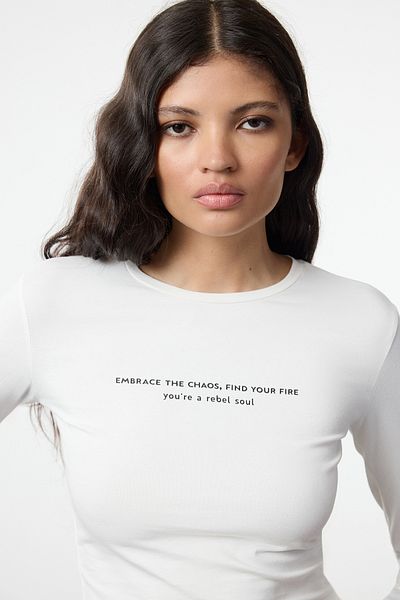 Trendyol Collection Flexible Knitted Crop Blouse - Ecru, Slogan Printed, Fitted Twoaw25Bz00148