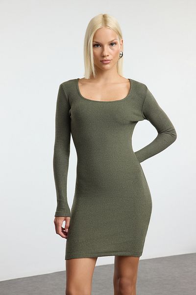 Trendyol Collection Rugalmas bordázott khaki mini ruha - hasított, nyakú TWOAW21EL2241